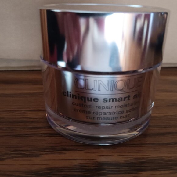 New Clinique smart night custom repair moisturizer - Picture 3 of 3
